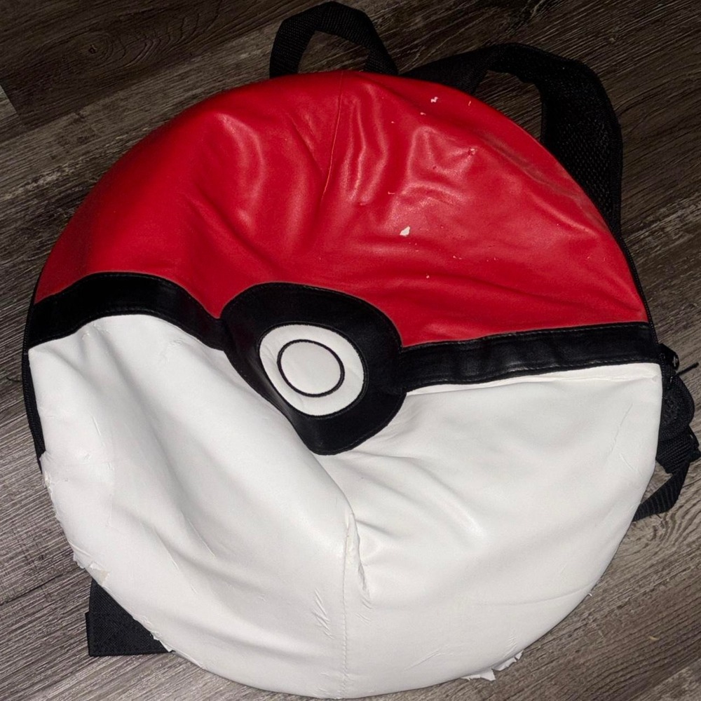 Nintendo Pokemon Poke Ball Licensed Back Pack 16"has Wear